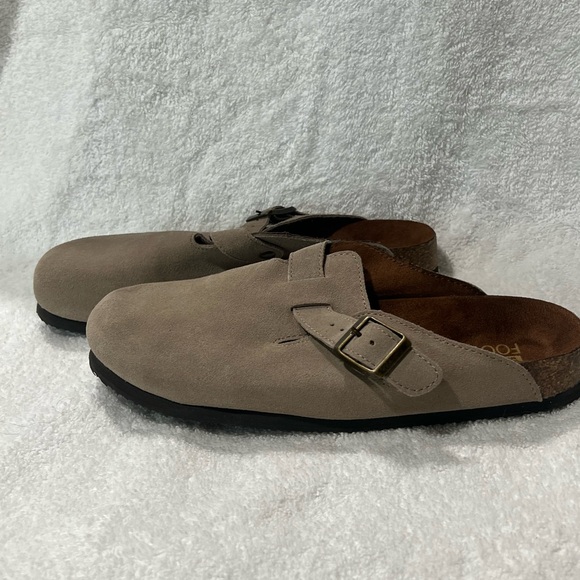 Beige Suede Slip-On Clogs size 8 - Picture 3 of 5